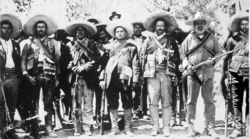 Pancho Villa y sus 30 dorados.